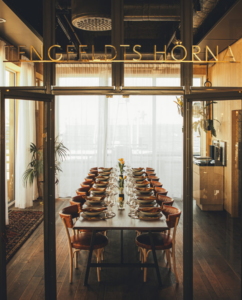 group_diner-1-aspect-ratio-379-469